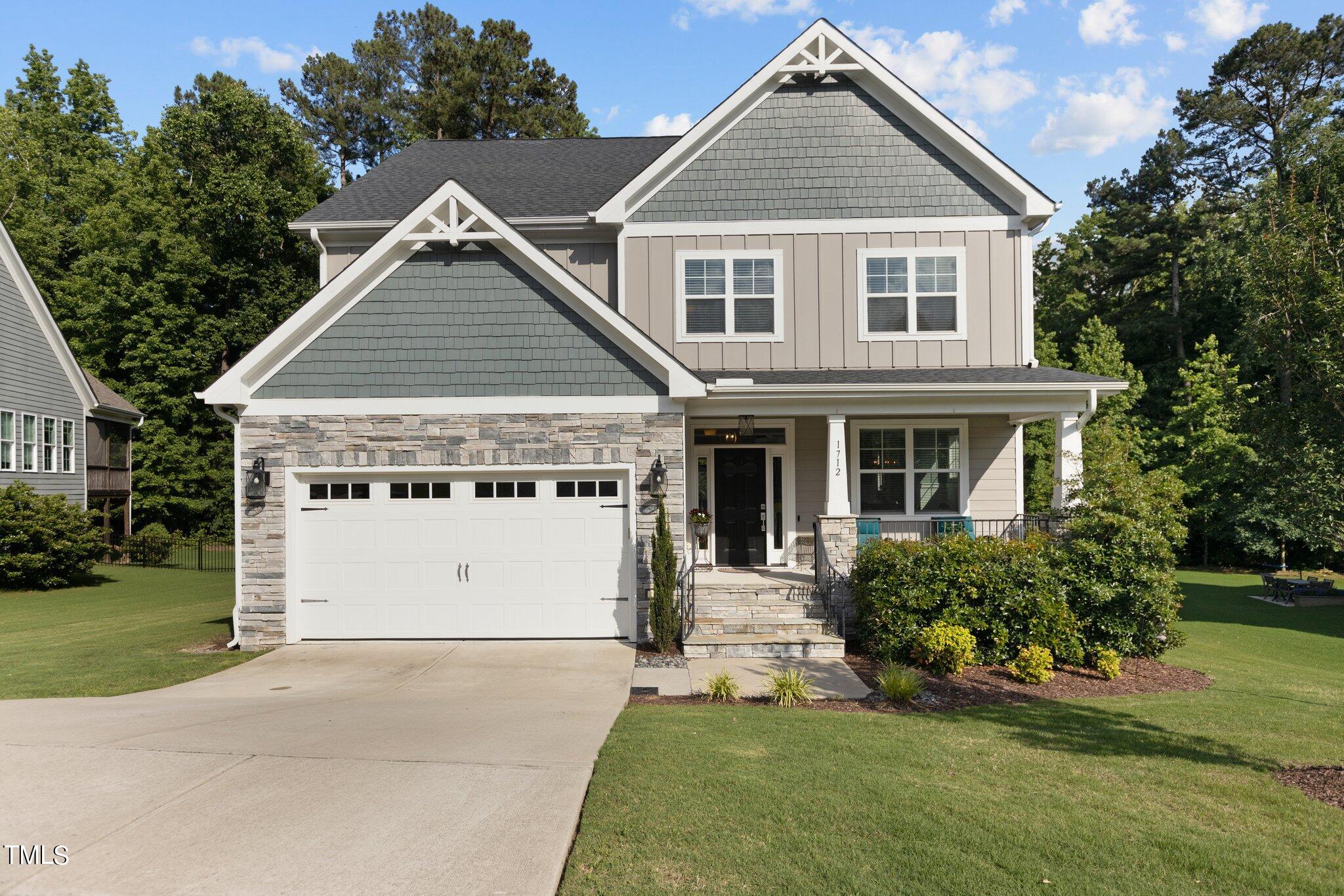 a view of house with a yard