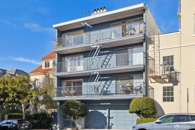 $899,000 | 2410 Pacific Avenue, Unit 3 | Pacific Heights