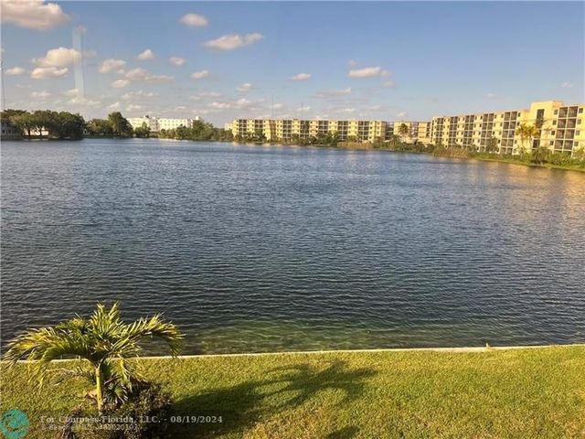 $160,000 | 285 Northeast 191st Street, Unit 2914 | Star Lakes Estates