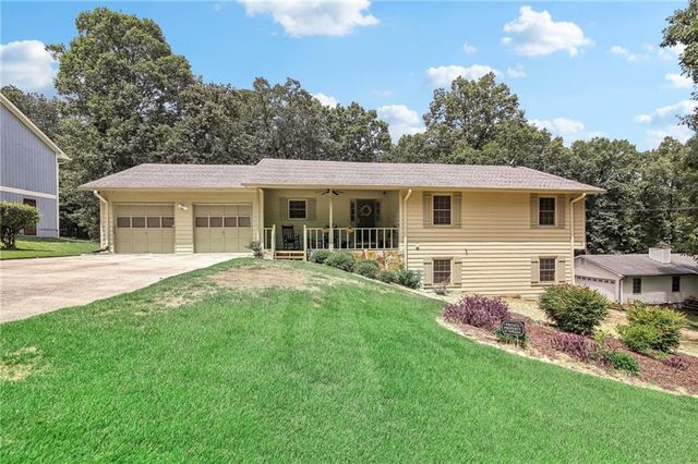 $317,500 | 3231 Boulder Brook Drive | Stonecrest