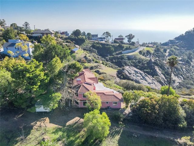 $13,000 | 135 Loma Metisse Road | Malibu Land Side