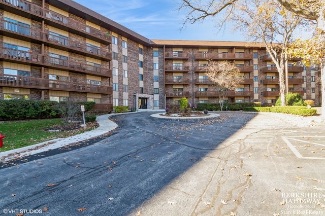 $2,200 | 120 Lakeview Drive, Unit 214 | Bloomingdale