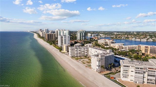 $995,000 | 3443 Gulf Shore Boulevard North, Unit 805 | Moorings