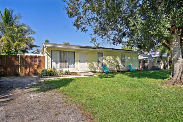 $325,000 | 3090 Southwest Edwards Avenue | Palm City