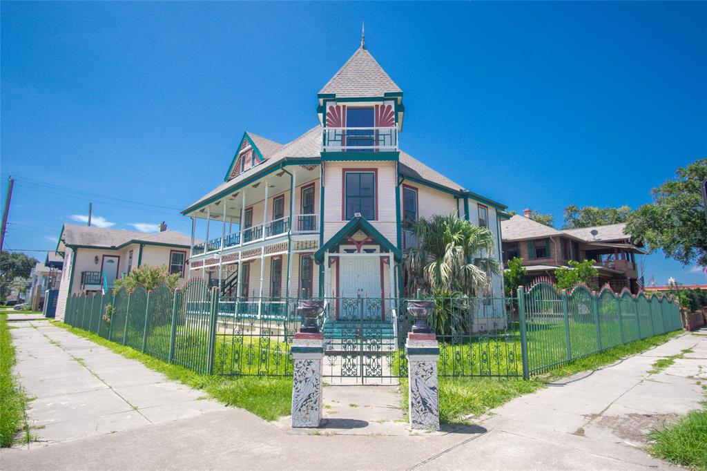 This home home is detained in the Queen Anne style, which was popular late in the Victorian era, from about 1880 to 1910 and feature asymmetrical facades, front-facing gables with overhangs, turrets, and amazing front porches!