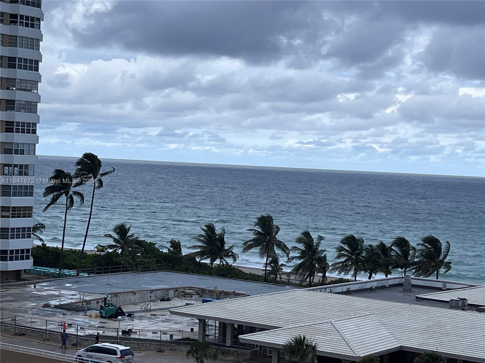 a view of a parking area