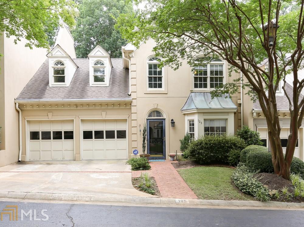 Fee simple townhome in great Sandy Springs location!