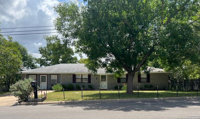 $310,000 | 425 Mack Hollimon Drive | Kerrville