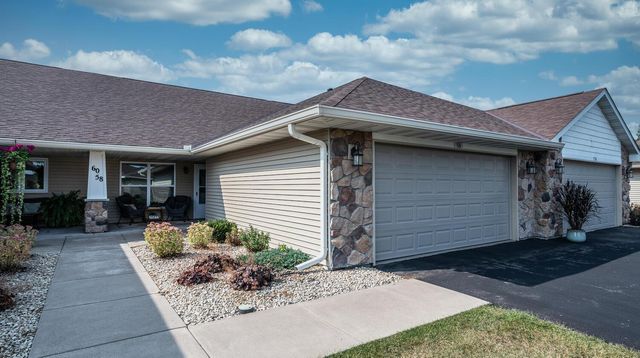 $329,000 | 58 Crown Pointe Curve | Hudson