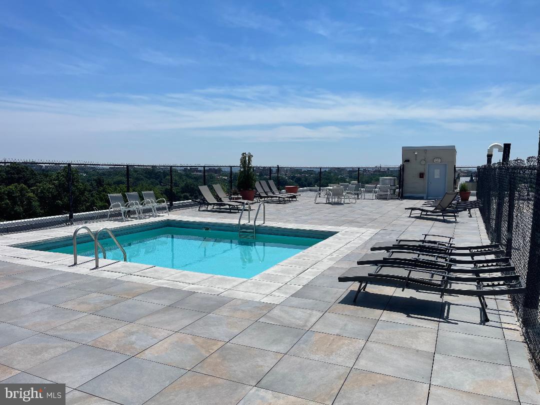 a view of a swimming pool with seating space