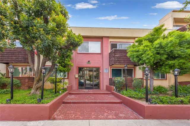 $494,000 | 5414 Newcastle Avenue, Unit 52 | Encino