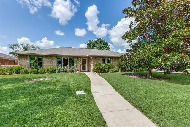 $650,000 | 7447 La Bolsa Drive | Prestonwood