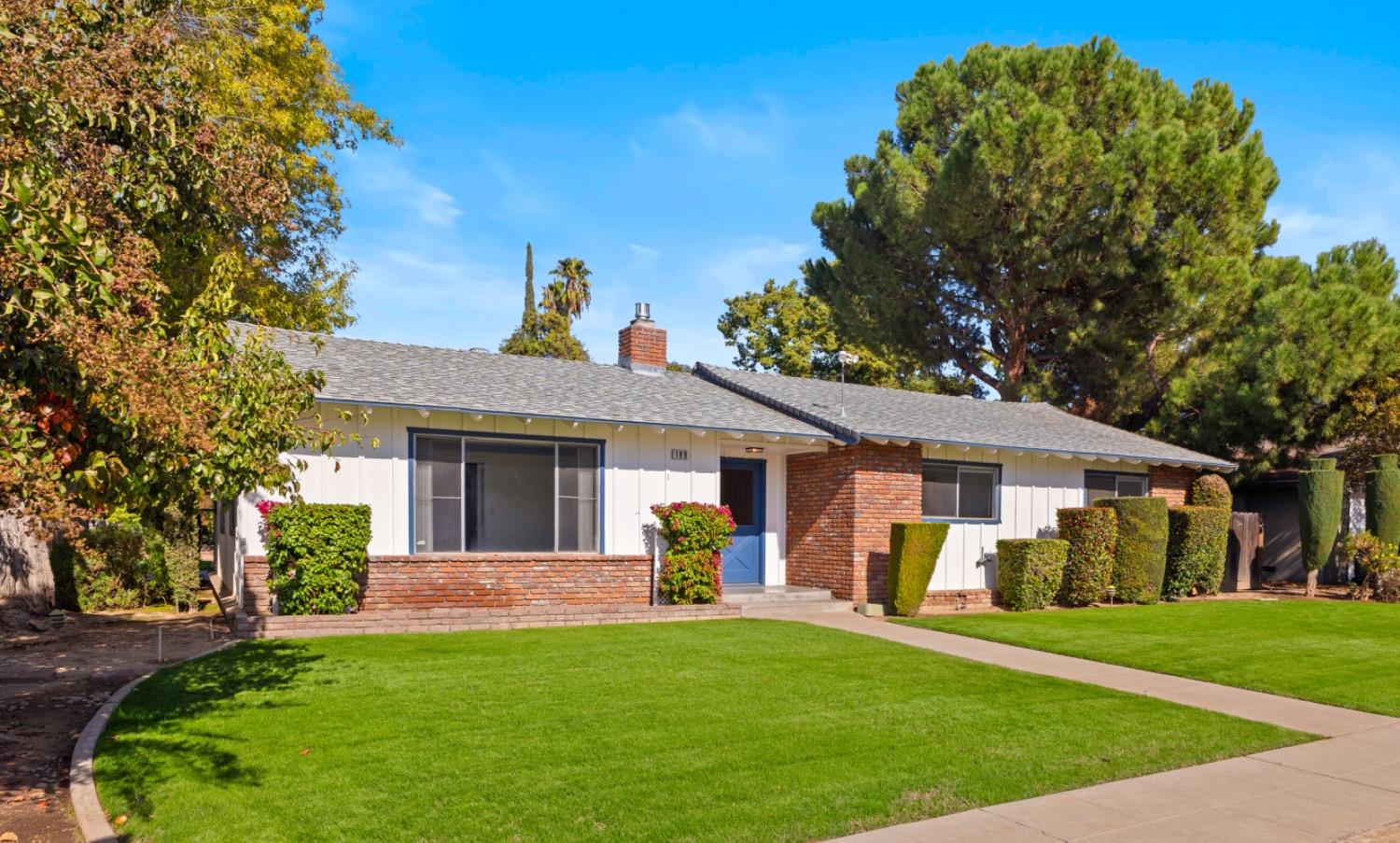 a view of a house with a yard