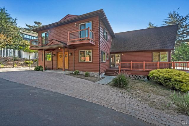 $1,800,000 | 3925 Bay Hill Road | Bodega Bay