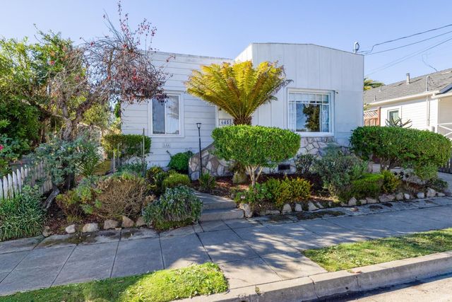 $1,050,000 | 645 Spruce Avenue | Pacific Grove