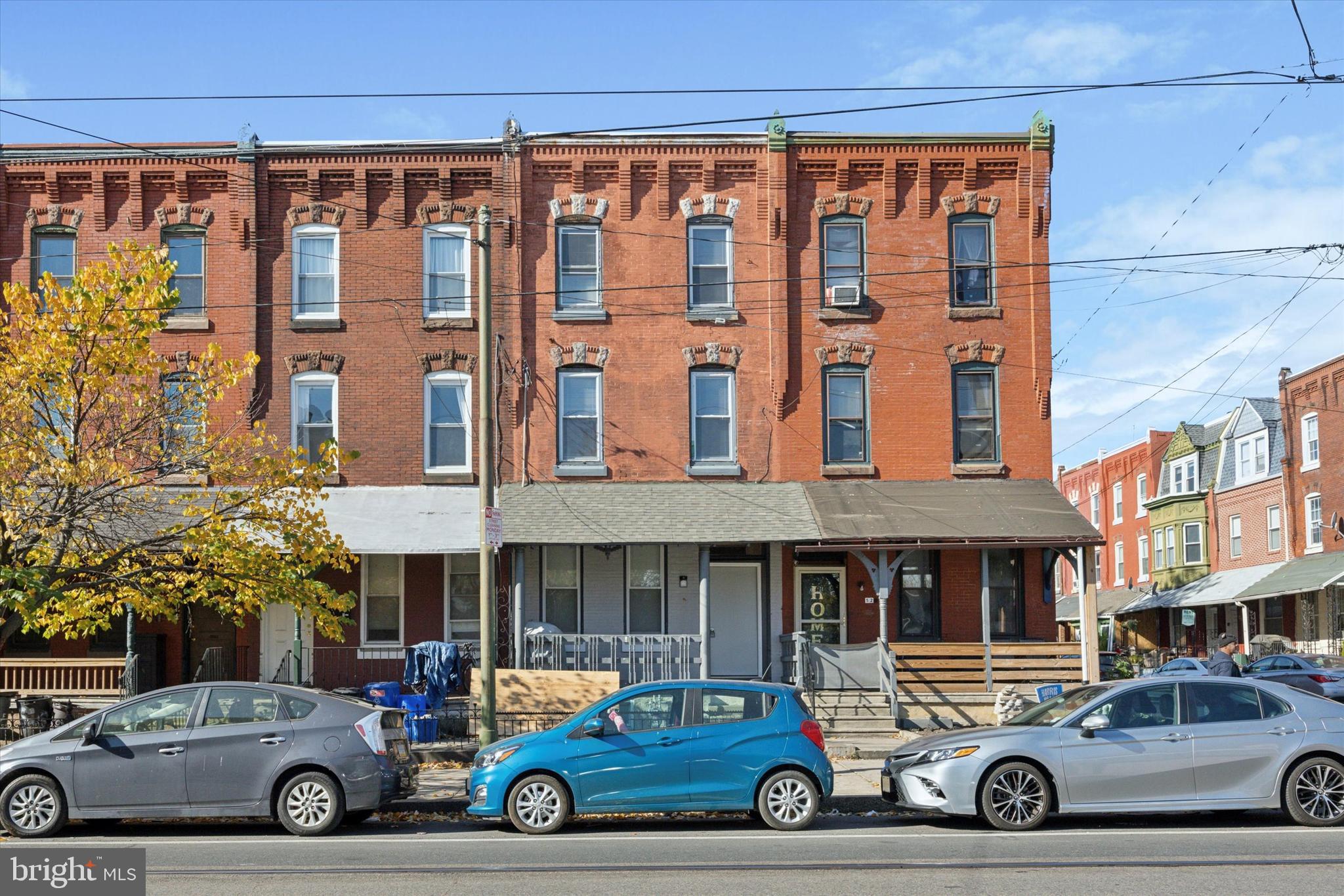 a car parked in front of a building