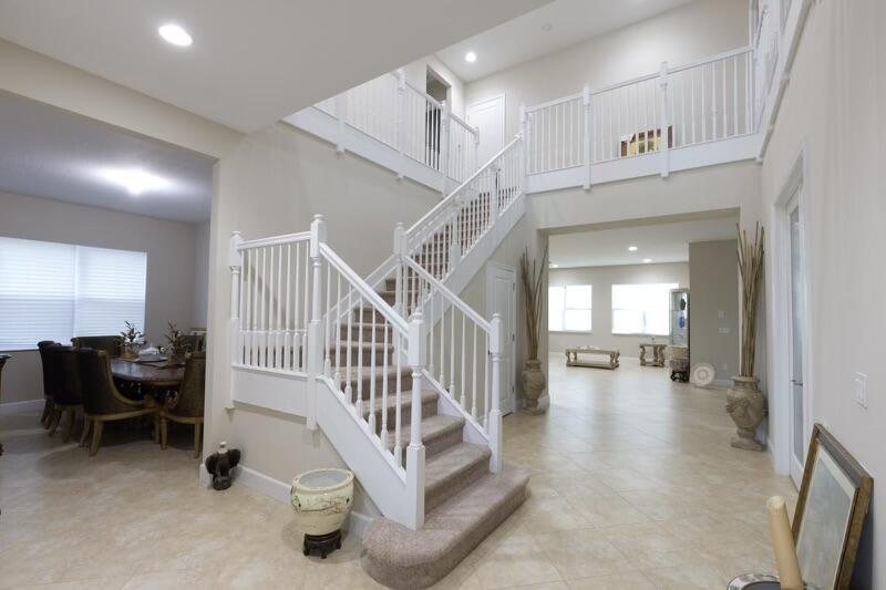 a view of entryway wih livingroom and hallway