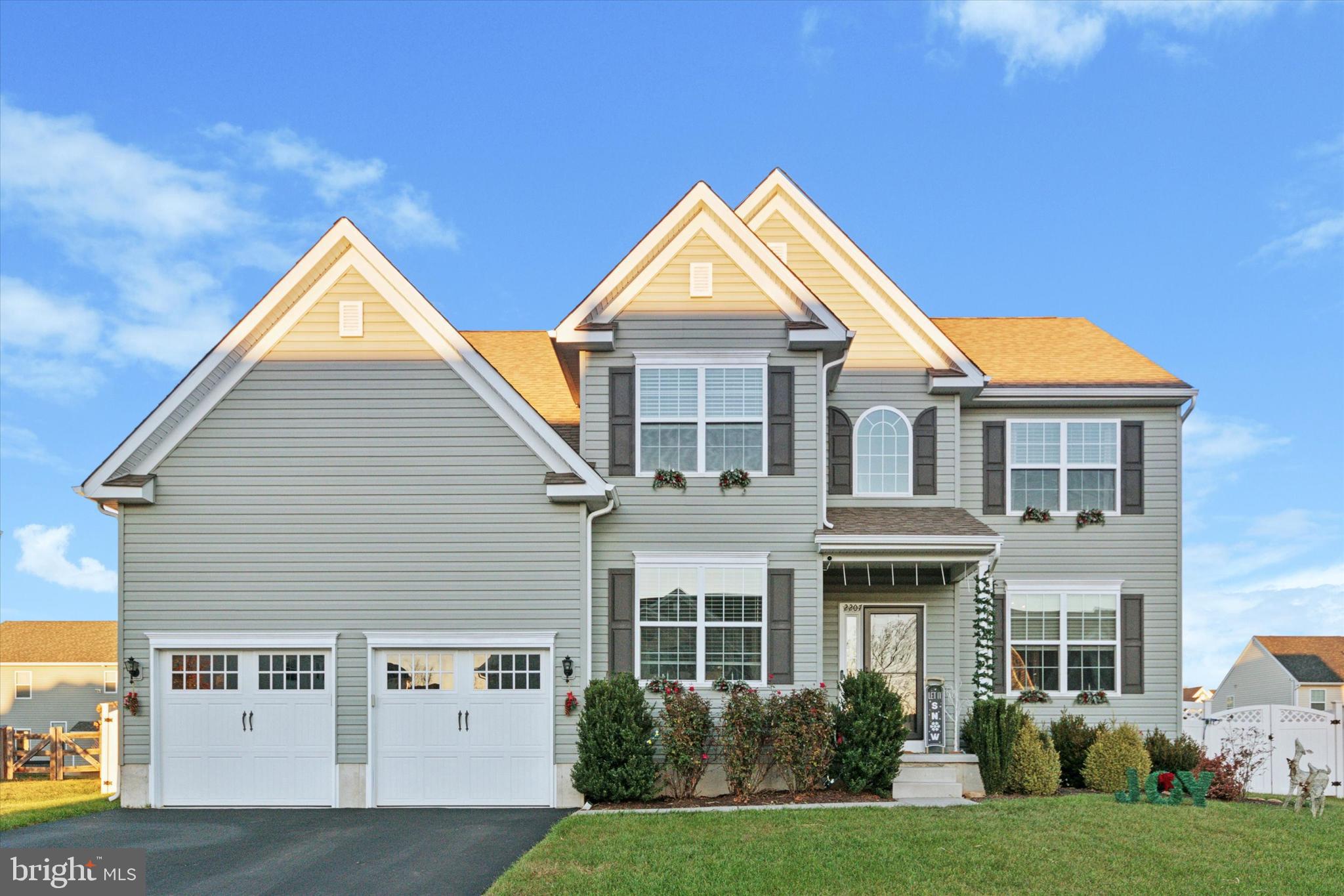 a view of house with yard