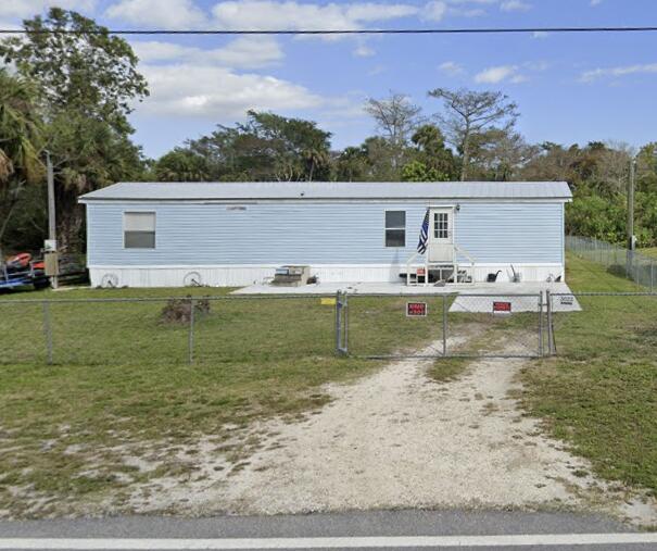 front view of house with a yard