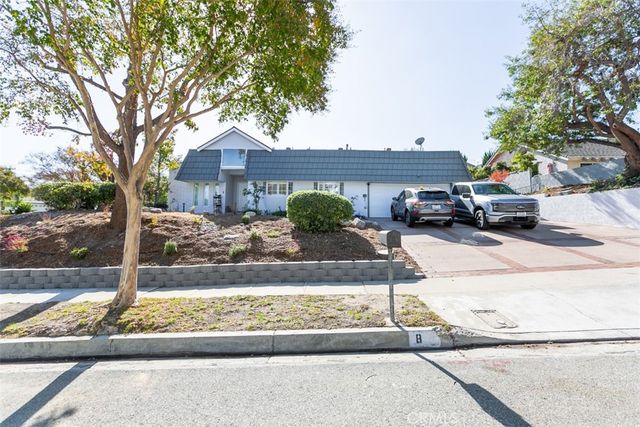 $1,299,900 | 8 La Paz Court | Simi Valley West