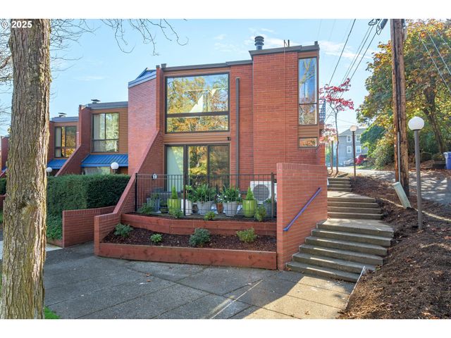 $569,000 | 110 High Street | Downtown Eugene