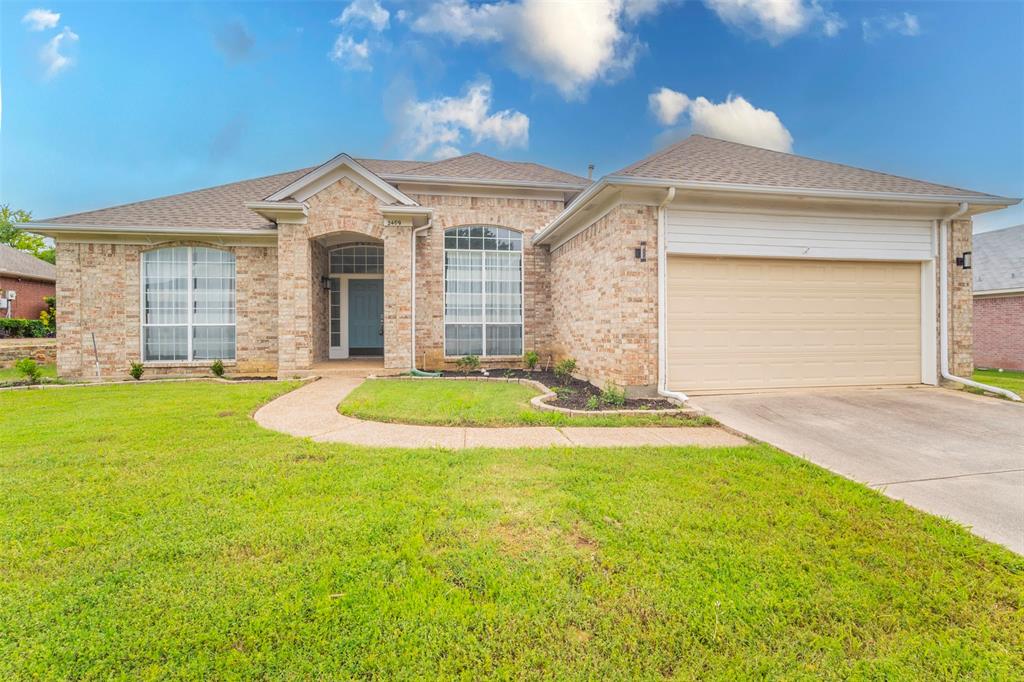 a view of a house with a yard and garage