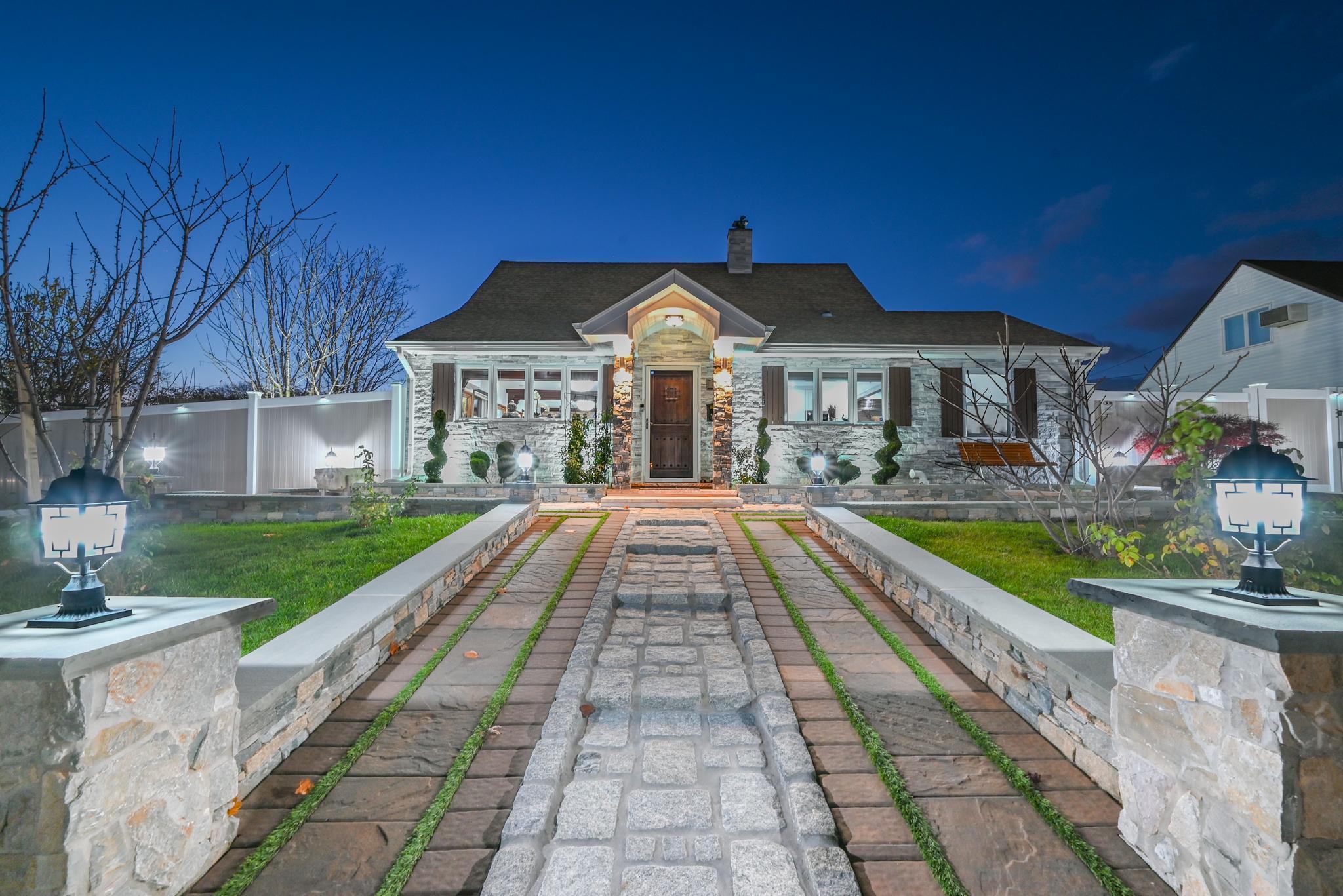 View of front facade with a front lawn