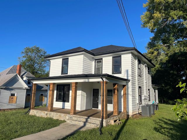 $279,950 | 212 College Street | Martinsville