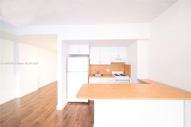 $1,800 | 1250 West Avenue, Unit 4P | Bay Garden Manor Condominium