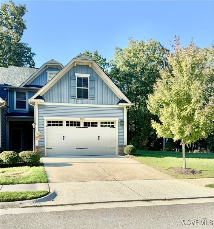 Craftsman-style house featuring a front yard and a