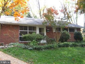 a view of house with a yard and front a house