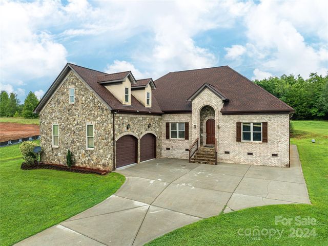 $725,000 | 1974 Glen Manor Court | Lincolnton Township - Lincoln County