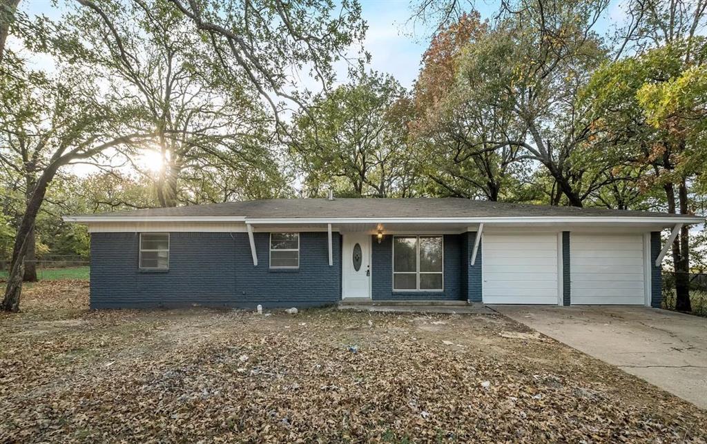 front view of house with a yard