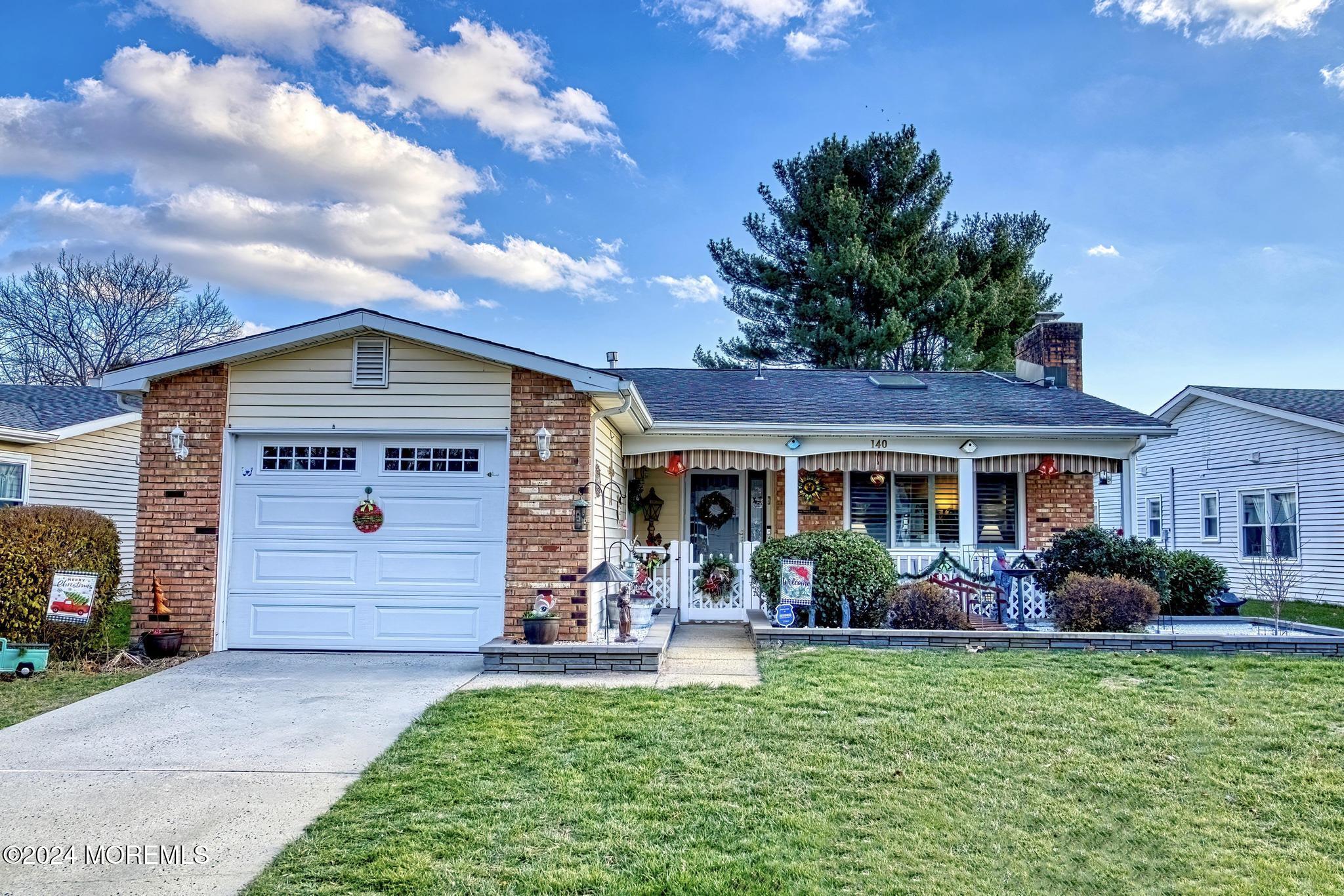 a view of a house with a yard