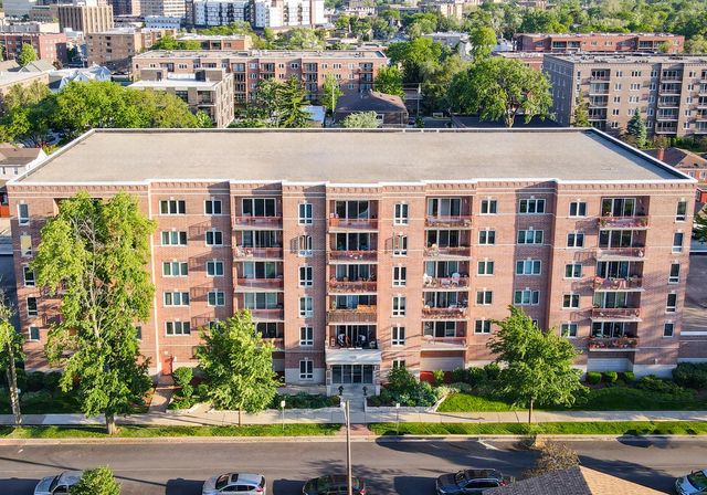 $329,900 | 1349 Washington Street, Unit 210A | Des Plaines