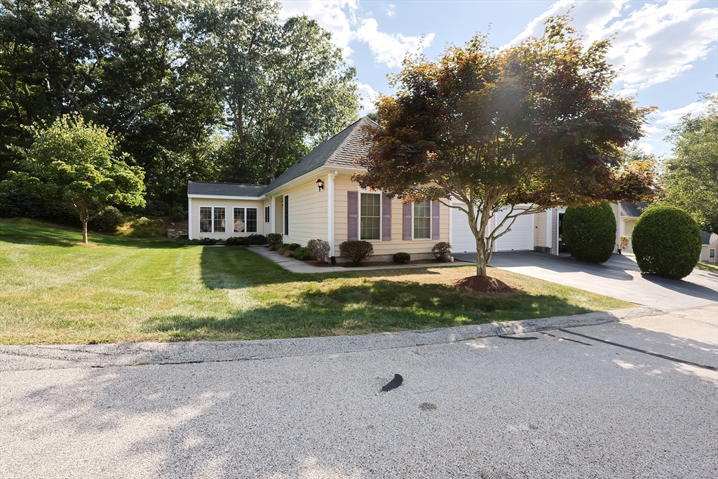 a view of a house with a yard