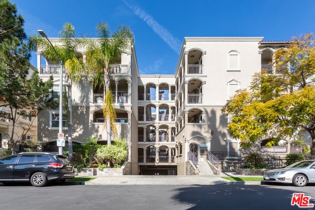 $3,800 | 423 Arnaz Drive, Unit 102 | Beverly Center-Miracle Mile