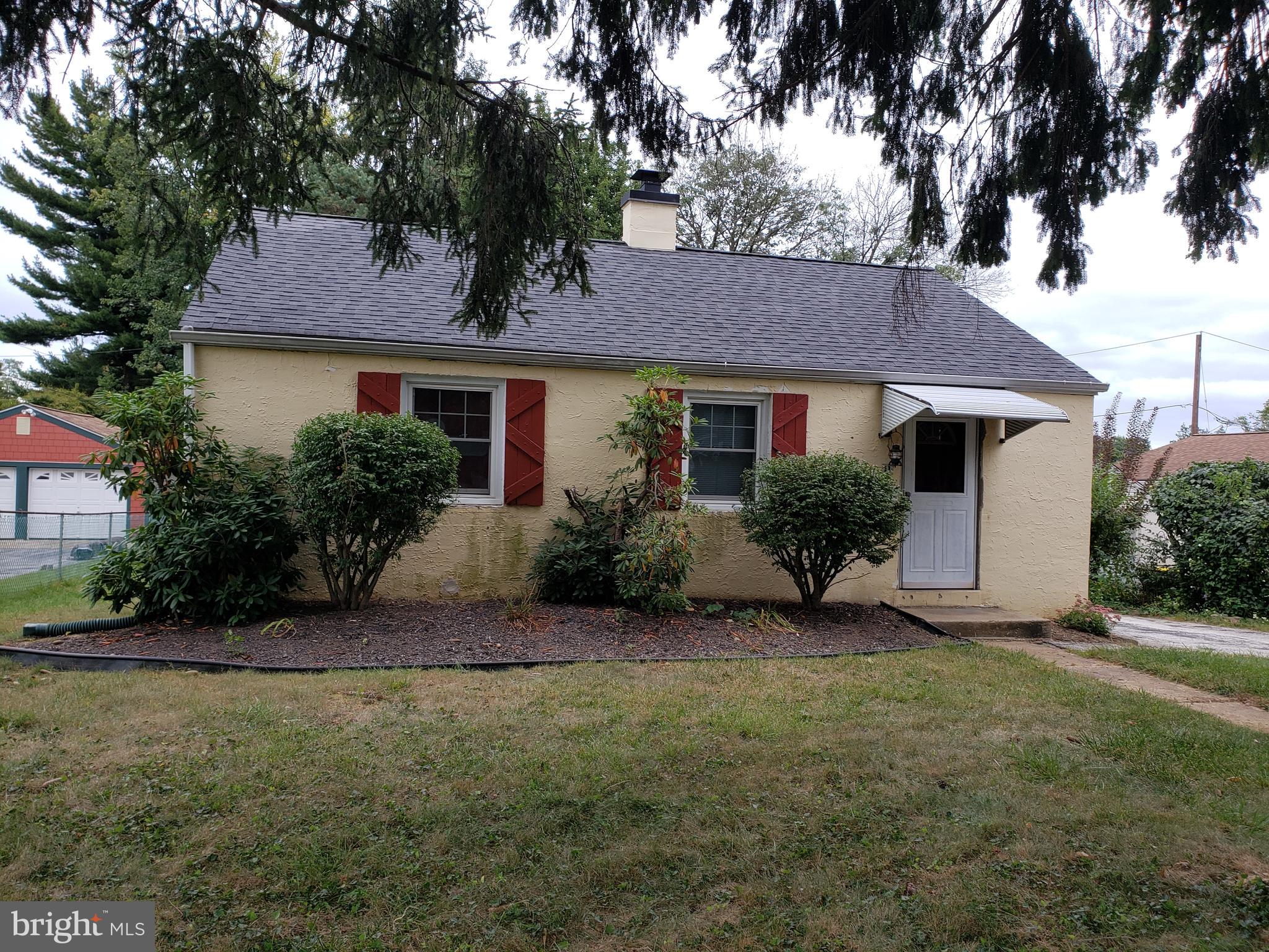 a view of a house with a yard and plants