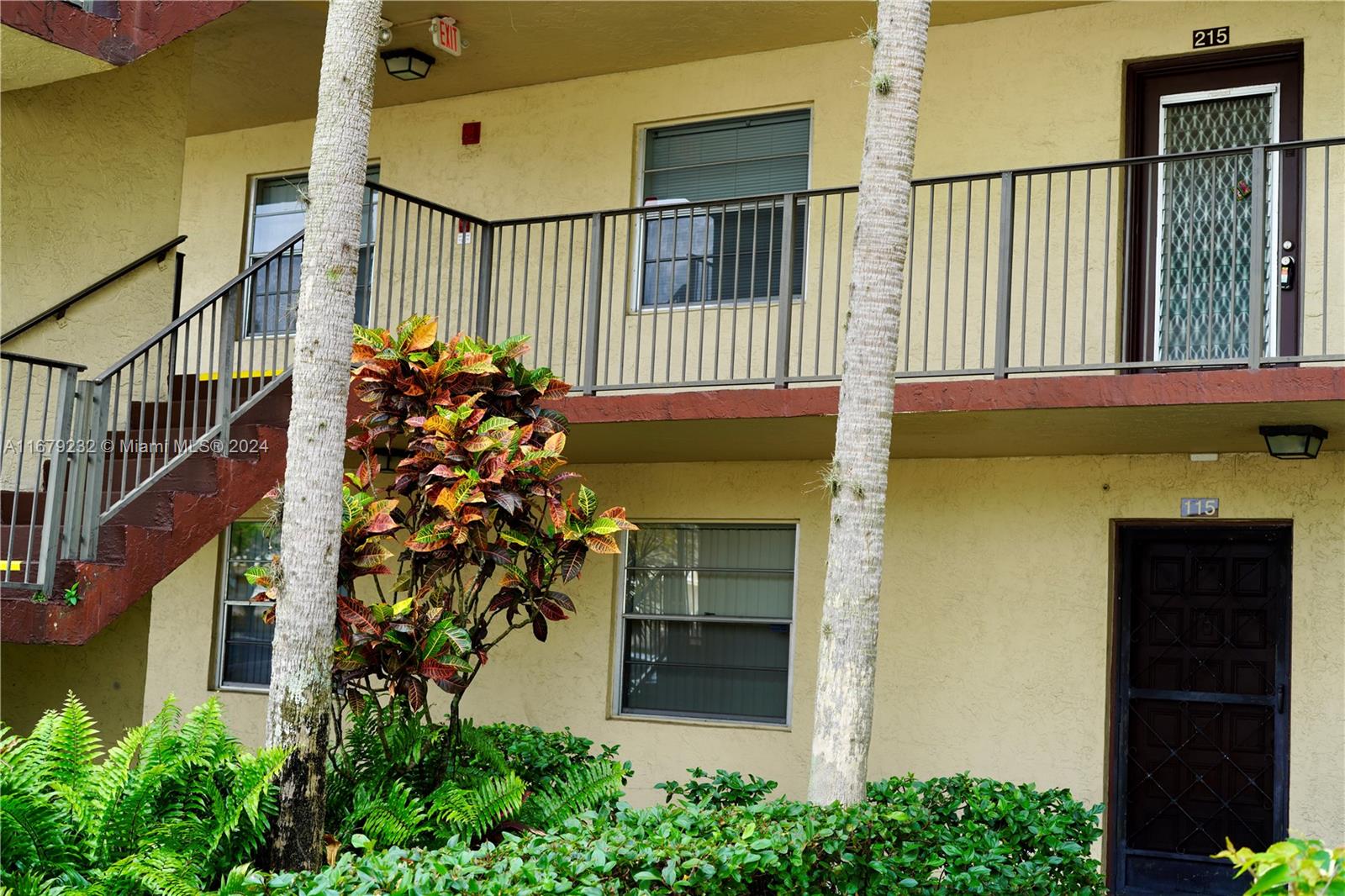 a view of entryway with a front door