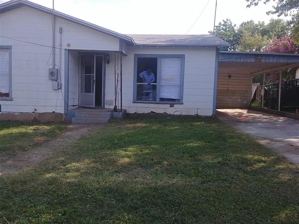 a view of a backyard of the house