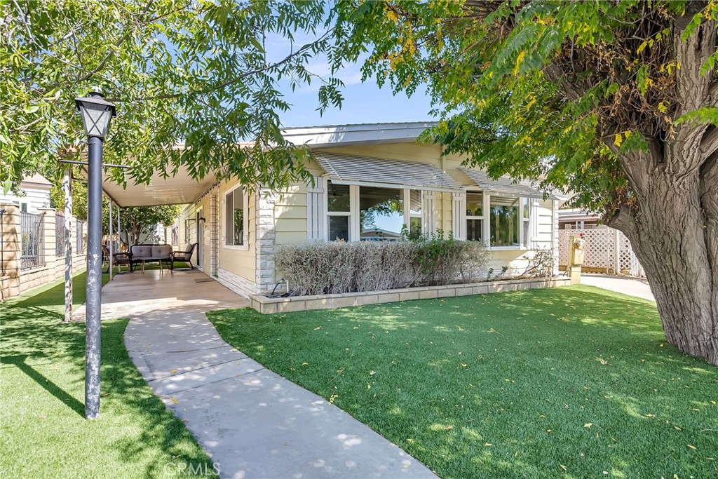 a view of a house with a yard