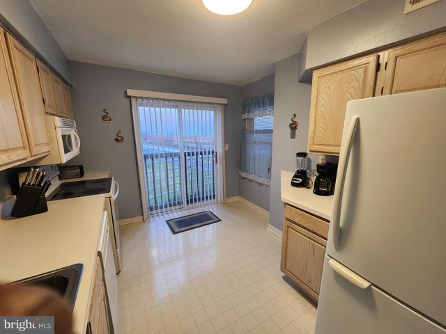 $2,000 | 5213 Le Parc Drive, Unit 6