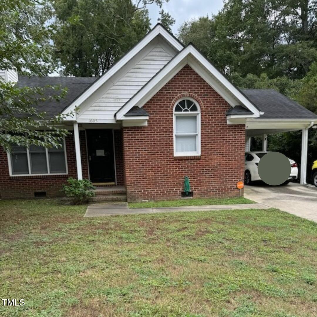 a view of a house with a yard