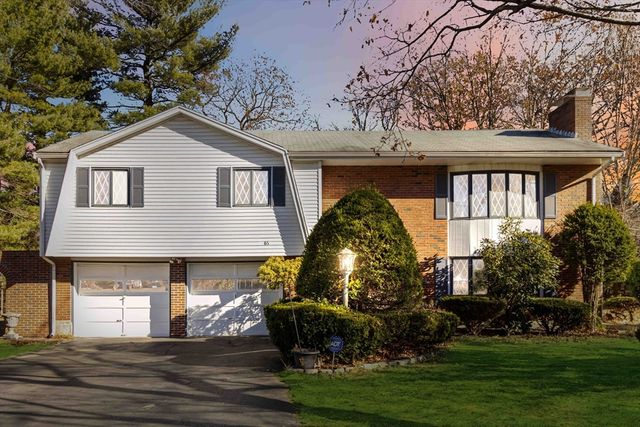 $899,000 | 86 Spruce Road | Reading