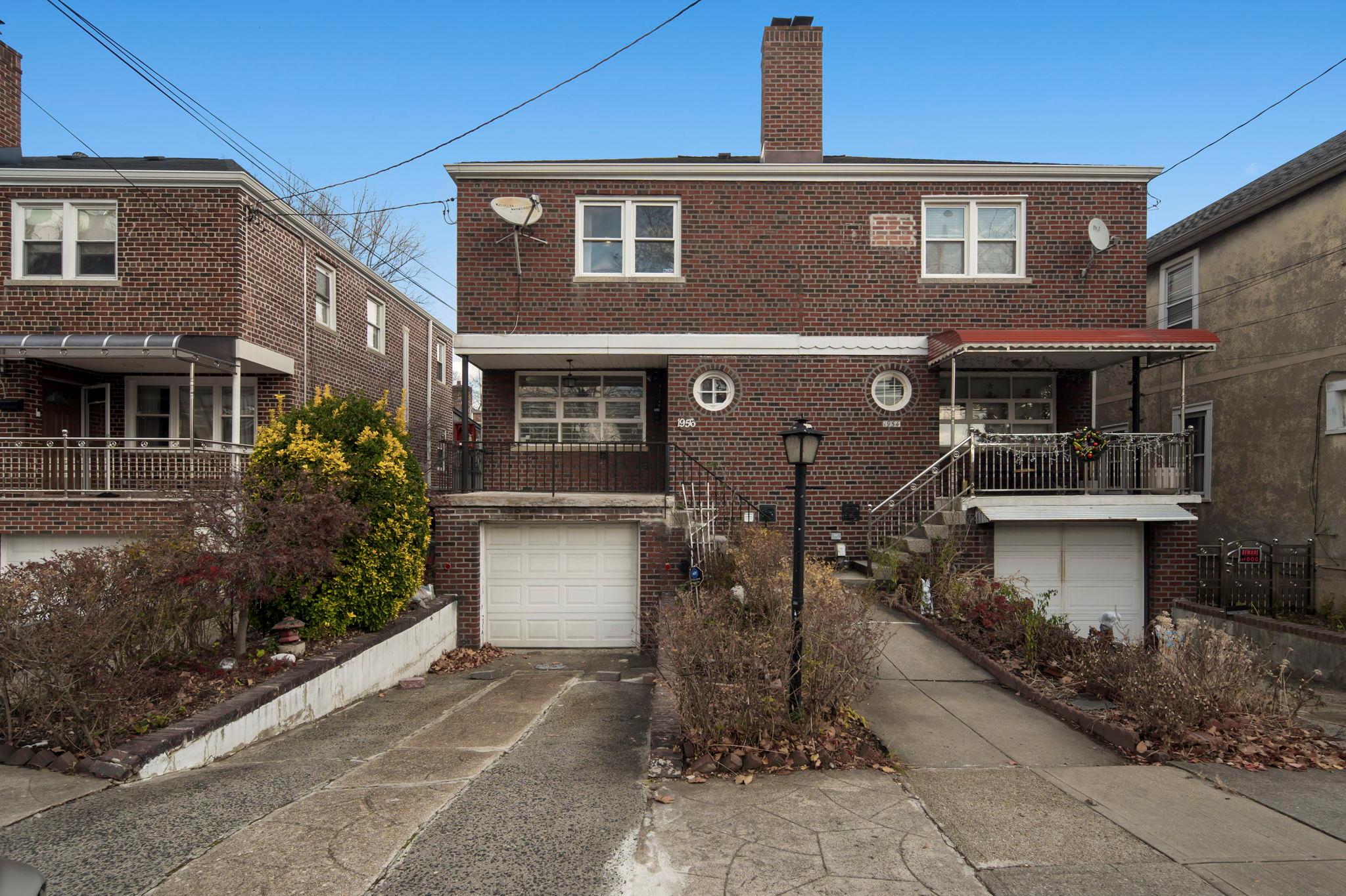 Welcome Home to 1956 Fowler Ave!