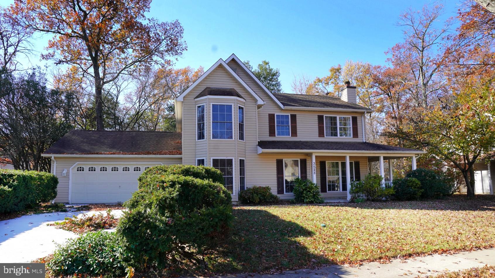 a view of a yard in front of house