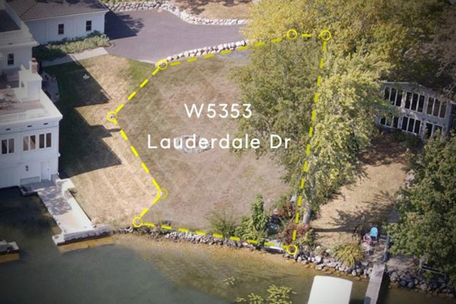 $879,000 | W5353 Lauderdale Drive | Lauderdale Lakefront