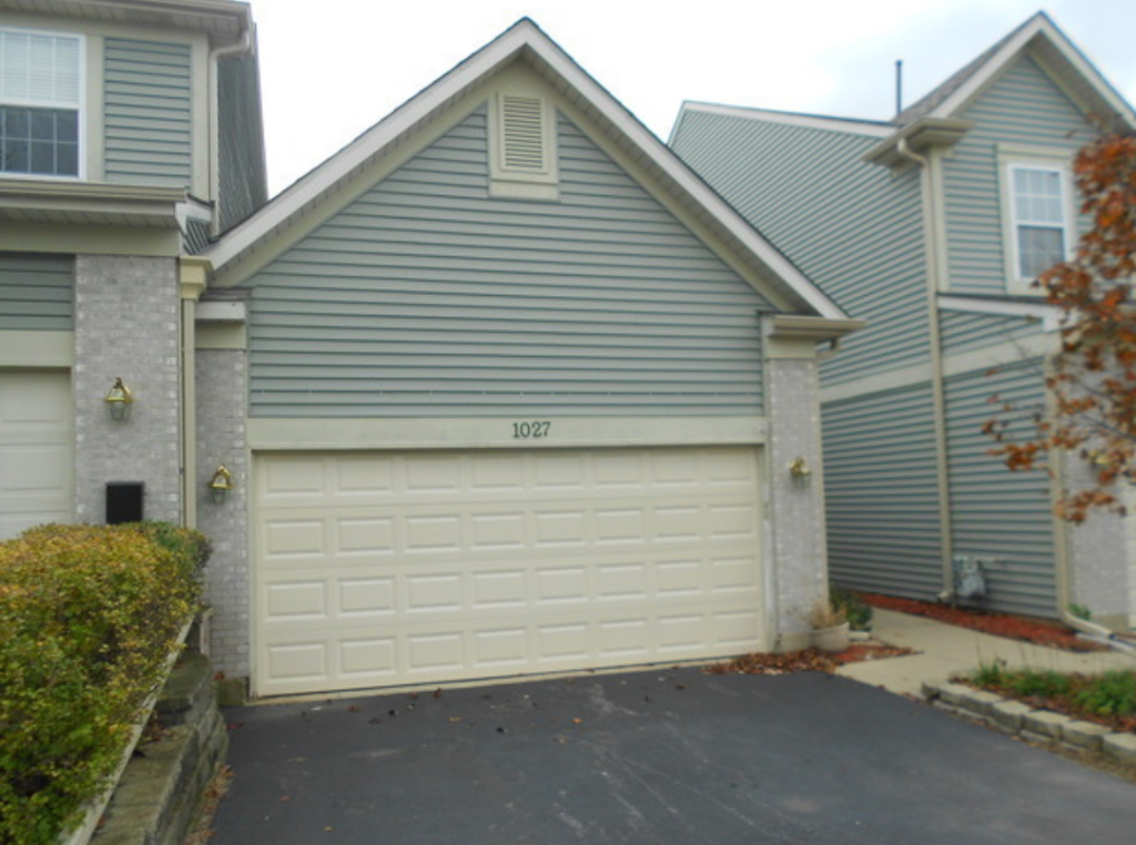 a view of a house with garage