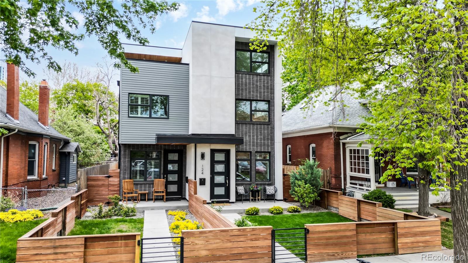 a view of an house with backyard outdoor seating area and furniture