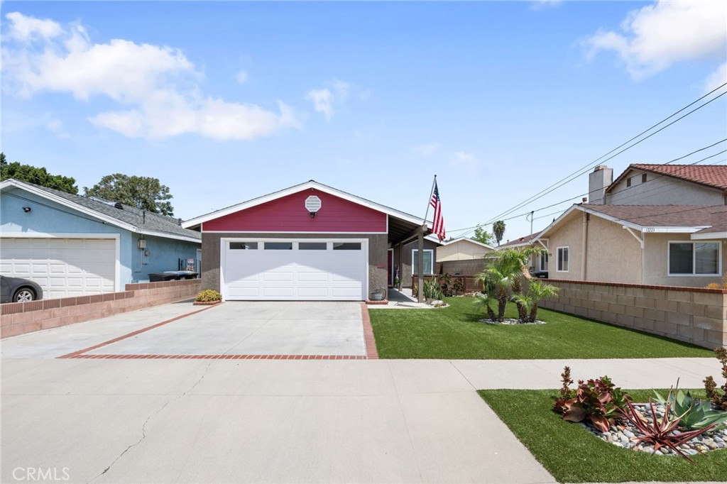 a view of house and yard with green space